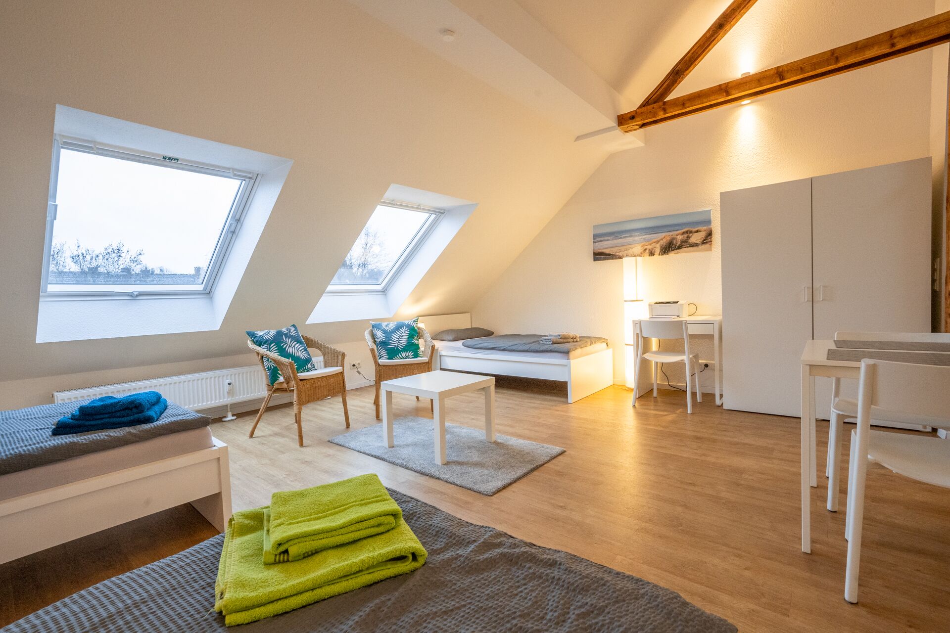 Studio (Wohnung 1) | Bộ đồ giường kháng dị ứng, bàn, khu vực làm việc phù hợp cho laptop 