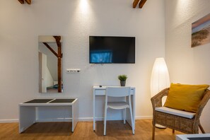 Apartment, 2 Bedrooms (Wohnung 4) | Television