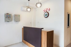 Reception - Hotel O Palem Mas Garden (Medan)