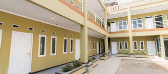 OYO 1078 Fakhira Residence