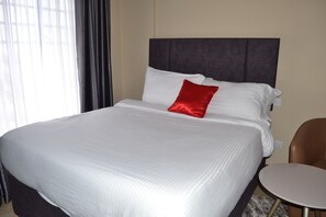 Studiosuite – deluxe | Lydisolert, strykejern/-brett og wi-fi (inkludert)