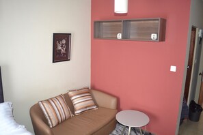 Deluxe Studio Suite | Living area