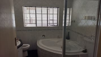 Bathtub, towels, shampoo