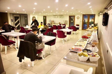 Free daily buffet breakfast . Grand Dogan Otel