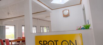 OYO Life 2638 Hotel Raya