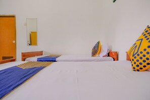 Economy Double Room | Desk, free WiFi - OYO Life 2638 Hotel Raya (Plaosan)