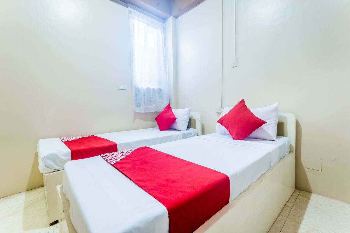 Quarto duplo standard | Wi-Fi de cortesia, roupa de cama