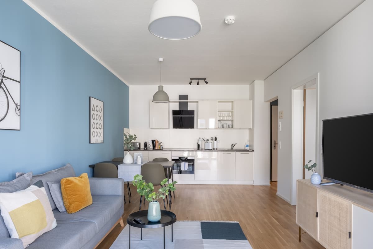One-bedroom Suite with balcony | Living area