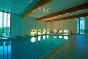 Indoor pool, outdoor pool - Victoria House Plymouth (Plymouth)