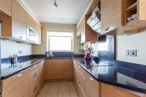 Apartment (2 Bedrooms) | Private kitchen | Microwave, oven, dishwasher, highchair