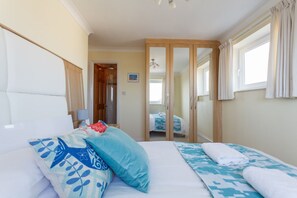 Appartement (2 Bedrooms) | 2 chambres, fer et planche à repasser, Wi-Fi, draps fournis