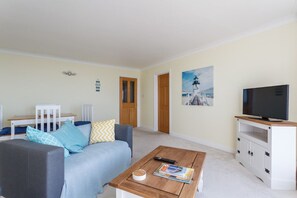 Apartment (2 Bedrooms) | Wohnzimmer | Fernseher, Netflix, Streaming-Dienste