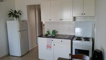 Studio, Non Smoking, Sea View | Private kitchen | Fridge, oven, stovetop, electric kettle