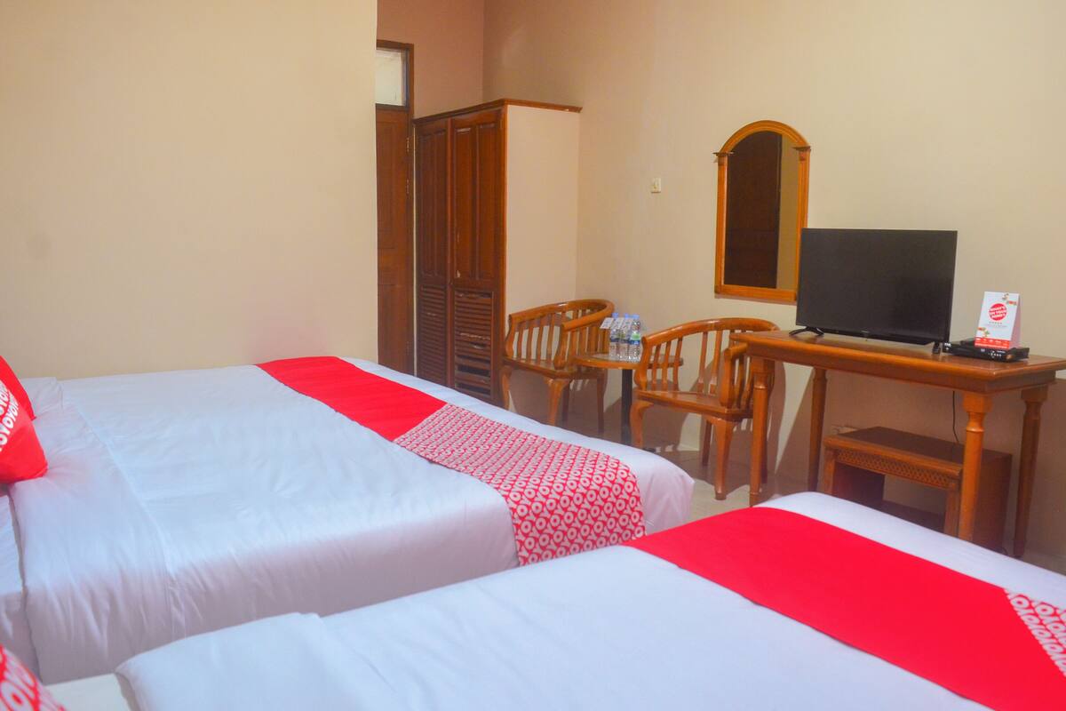 Free WiFi, bed sheets