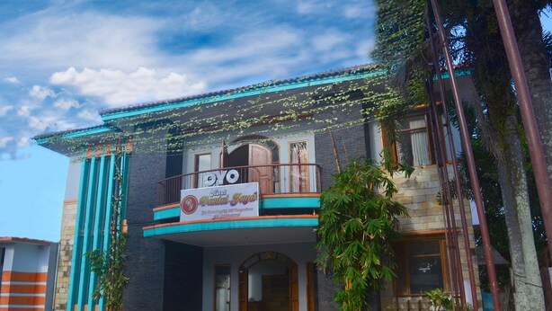 A building with a balcony, a signboard, and a staircase leading to the entrance. - Hotel O Pantai Jaya (Pangandaran)