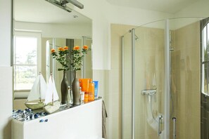 Shower - Luxushaus Boddenküste mit Sauna (Fuhlendorf)