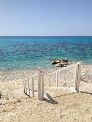 Beach nearby, free beach shuttle, beach umbrellas, beach towels - Midenza Seaside & Nature Retreat (Ricadi)