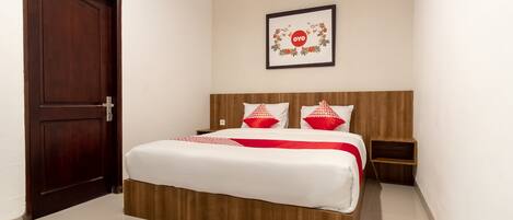 Deluxe Double Room | Desk, free WiFi, bed sheets