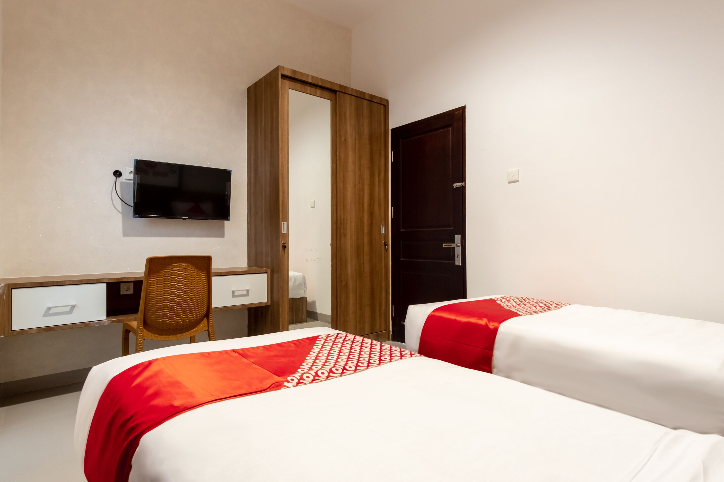 标准双床房 | 办公桌、免费 WiFi、床单