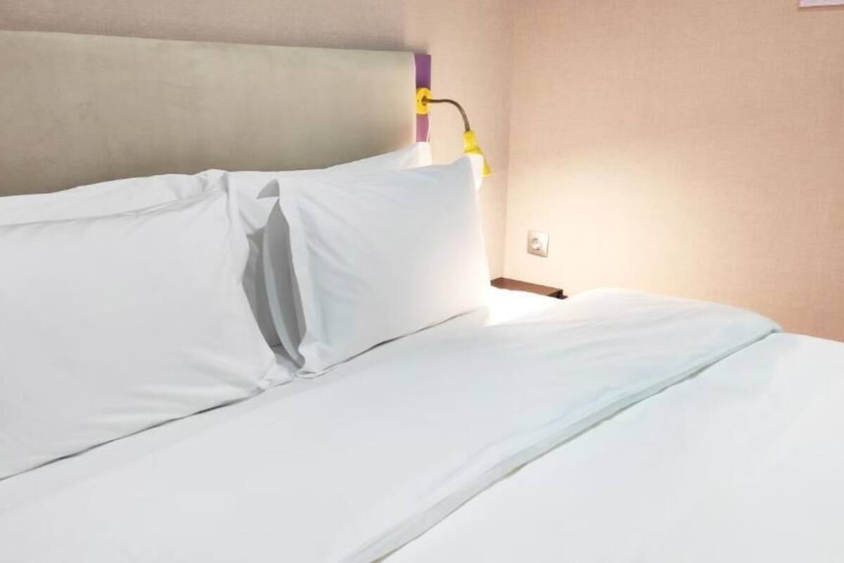 Ropa de cama de alta calidad y minibar 