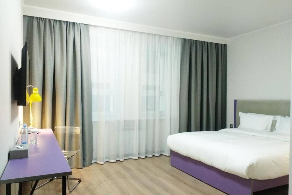 Ropa de cama de alta calidad y minibar 