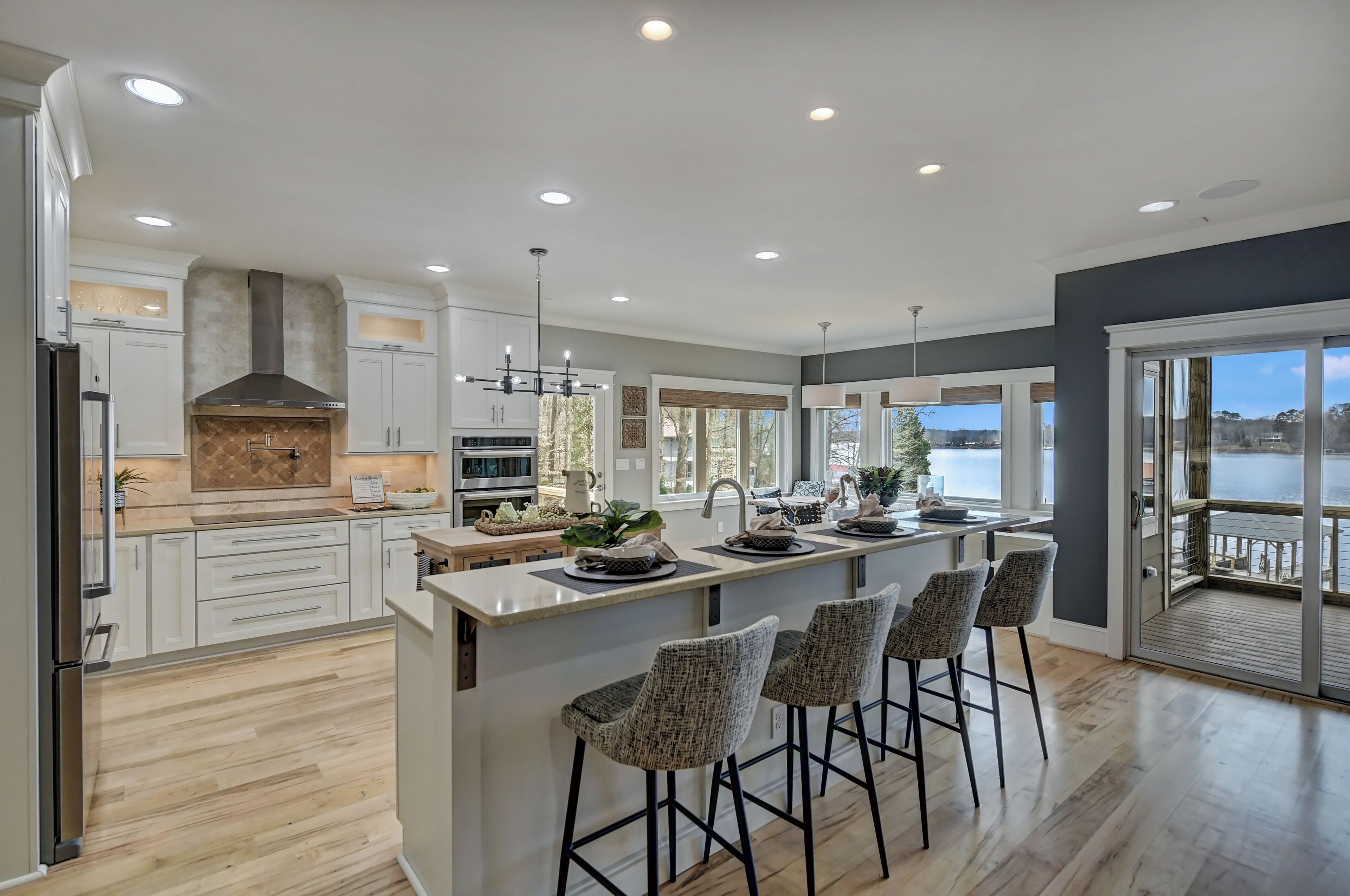 Coffee/tea maker, toaster, blender, mixer