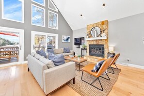 House, Multiple Beds (Blarney Bay) | Living area | 40-inch TV with cable channels, Netflix, streaming services - Blarney Bay (Mooresville)