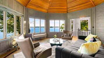 House, Multiple Beds (The Chasestone) | Living area