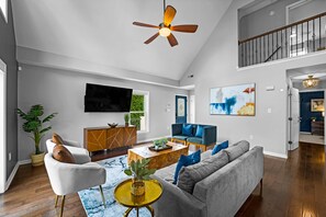 Nhà, nhiều giường, quang cảnh hồ (Blue Wing Bay) | Khu phòng khách