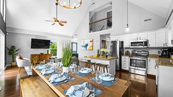 House, Multiple Beds, Lake View (Blue Wing Bay) | Private kitchen