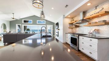 House, Multiple Beds (Points End) | Private kitchen | Stovetop, toaster, highchair, blender