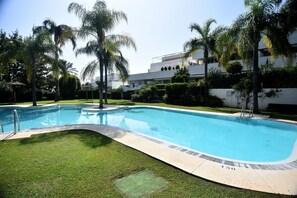 Outdoor pool - Ideal holiday apartments in Puerto Banus Terazzas Del Rodeo (Marbella)