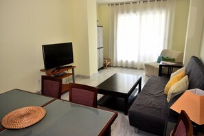 Televisie, een dvd-speler en boeken