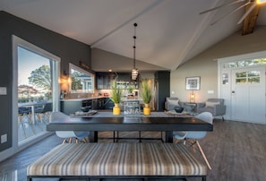Casa, varias camas (Lake Norman Playaway) | Cocina privada | Tostadora, licuadora, batidora y condimentos 