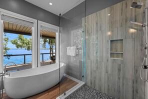 Maison, Plusieurs lits (Lake Norman Getaway) | Salle de bain | Articles de toilette (gratuits), serviettes fournies, savon, shampooing