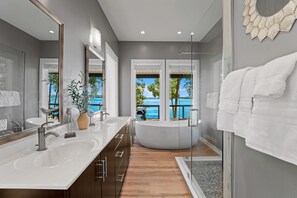 House, Multiple Beds (Lake Norman Getaway) | Bathroom