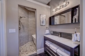 House, Multiple Beds (Sandy Shore) | Bathroom | Free toiletries, towels, soap, shampoo - Sandy Shore (Mooresville)