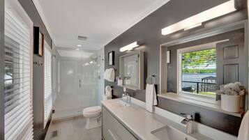 Maison, Plusieurs lits (Southern Sunrise) | Salle de bain | Articles de toilette (gratuits), serviettes fournies, savon, shampooing