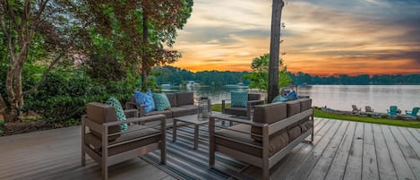 House, Multiple Beds (Lakeside Story) | Property grounds