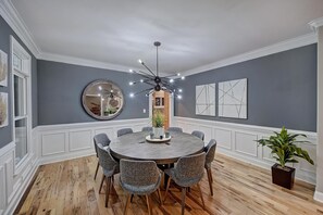 Nhà, nhiều giường (Hidden Harbor) | Khu ăn uống