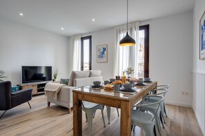 Smart TV, Netflix, streaming services - LUCASLAND (Barcelona)