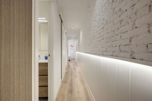 Apartment | Premium bedding, down duvets, memory-foam beds, individually decorated - LUCASLAND (Barcelona)