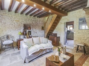 TV, fireplace - Farmhouse in Talon with Scenic Views (Talon)