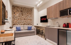 Dúplex executiu (Maisonette) | Cuina privada | Frigorífic, microones, forn i placa de cuina 