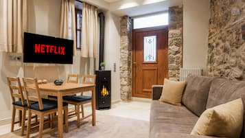 Familienstudio | Wohnzimmer | 40-Zoll-Flachbildfernseher mit Digitalempfang, Smart-TV, Netflix