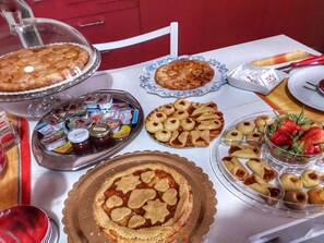 Free daily continental breakfast  - B&b Santa Sofia by holidayngo (Mileto)