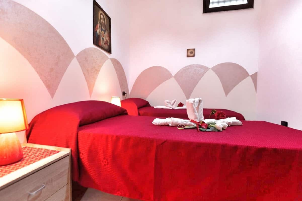 Chambre Économique avec lits jumeaux, salle de bains commune (Luna) | Rideaux occultants, Wi-Fi gratuit, draps fournis