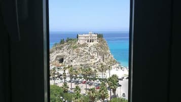 Familien-Dreibettzimmer, mit Bad | Blick auf das Wasser