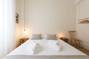 2 bedrooms, desk, iron/ironing board, travel crib