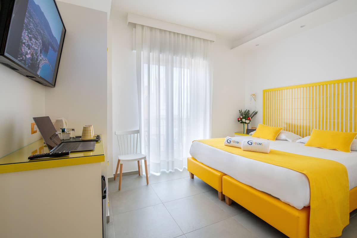 Camera Gialla | Hypo-allergenic bedding, minibar, in-room safe, desk